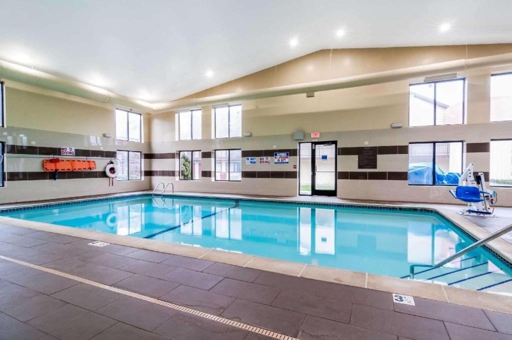 Comfort Inn & Suites University South Ann Arbor Extérieur photo