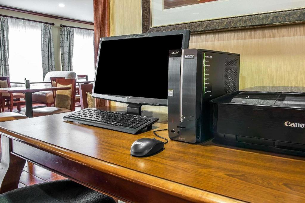 Comfort Inn & Suites University South Ann Arbor Extérieur photo