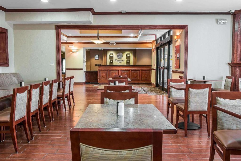 Comfort Inn & Suites University South Ann Arbor Extérieur photo