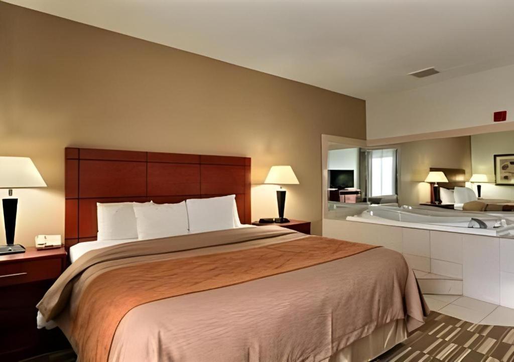 Comfort Inn & Suites University South Ann Arbor Extérieur photo