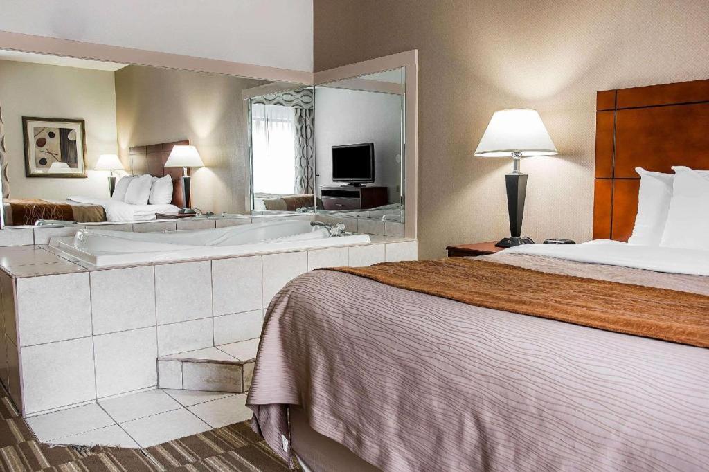 Comfort Inn & Suites University South Ann Arbor Extérieur photo